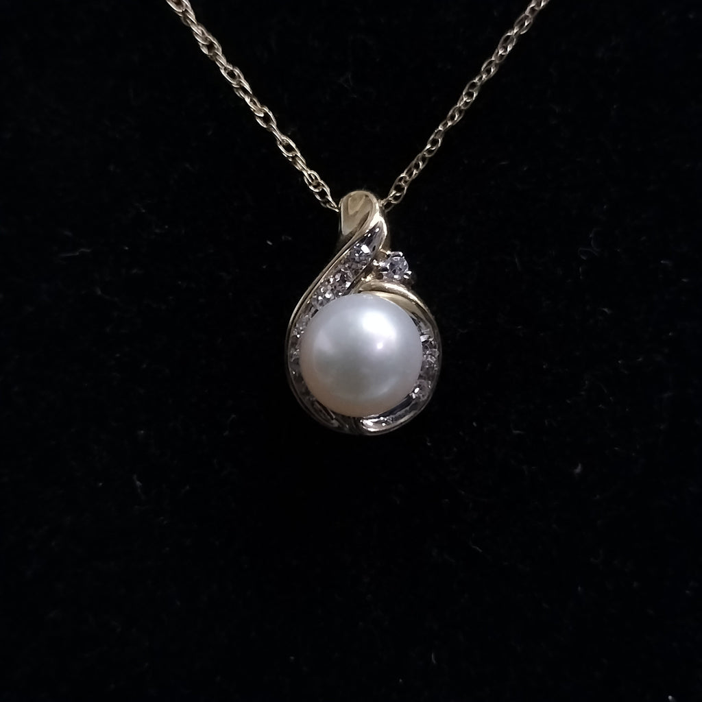 10k Gold Pearl and Diamond Pendant and Chain