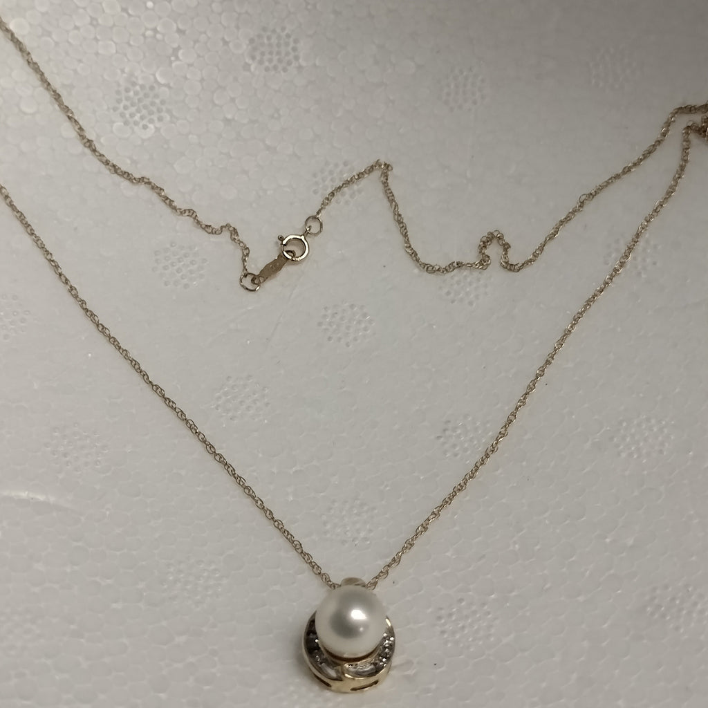 10k Gold Pearl and Diamond Pendant and Chain