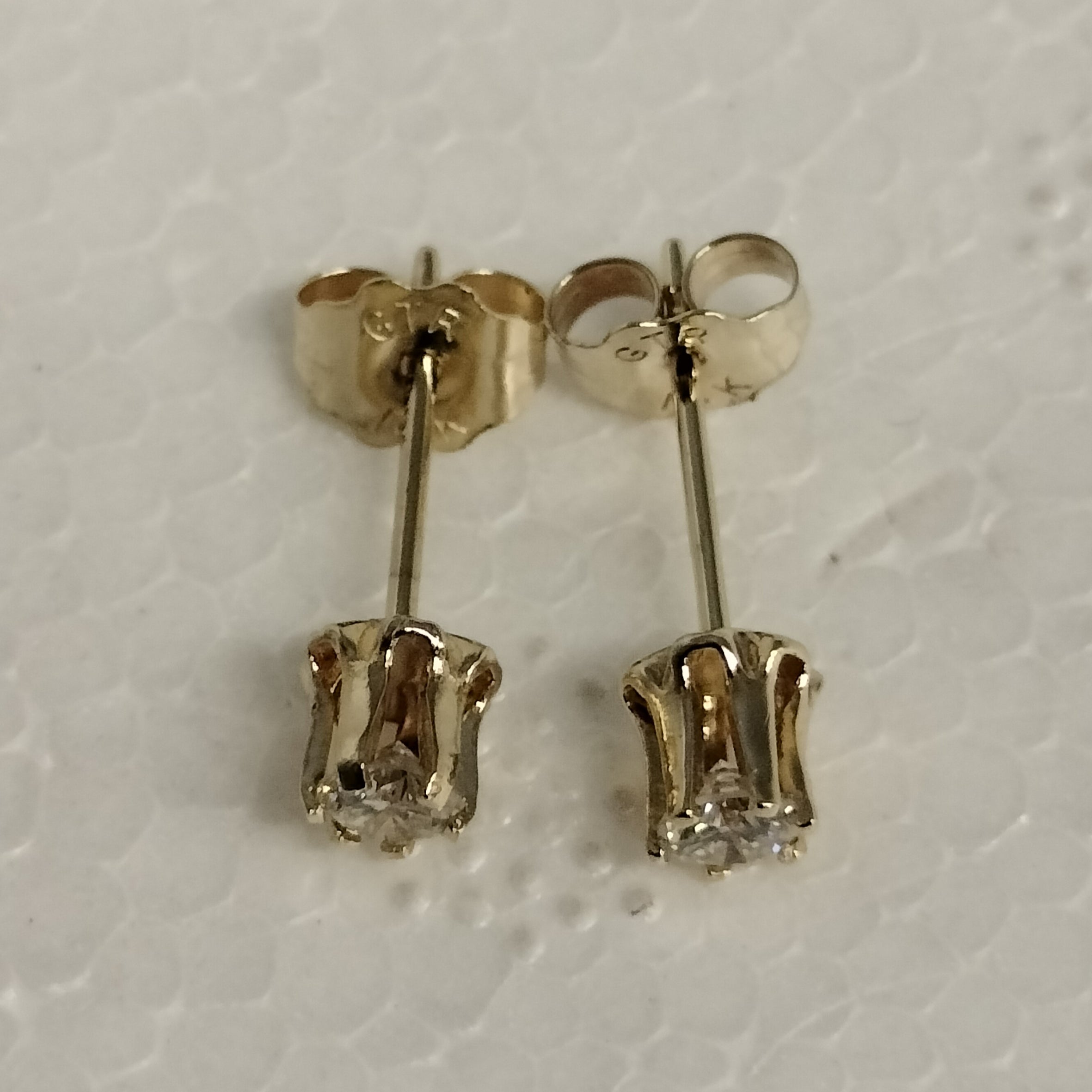 14 Karat Gold Diamond Earrings .20 Carats Total Weight